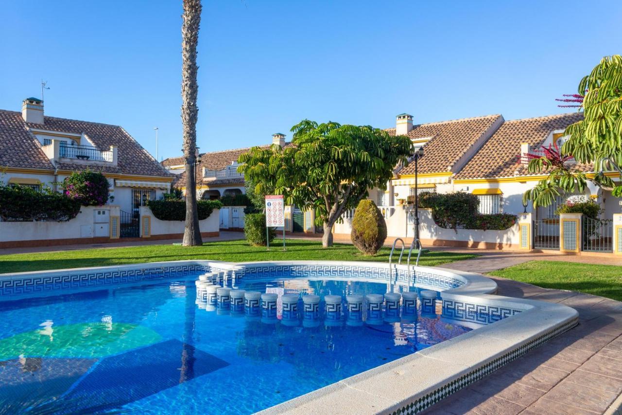 Pool-Side Townhouse In Cabo Roig Villa Orihuela Luaran gambar