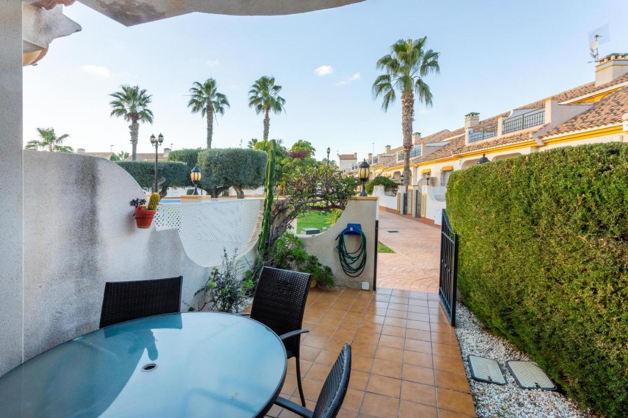Pool-Side Townhouse In Cabo Roig Villa Orihuela Luaran gambar
