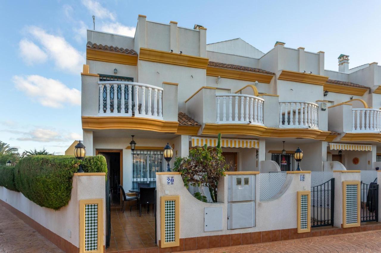 Pool-Side Townhouse In Cabo Roig Villa Orihuela Luaran gambar
